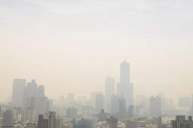 秋高氣燥，警惕“三手煙”！空氣凈化除濕機(jī)